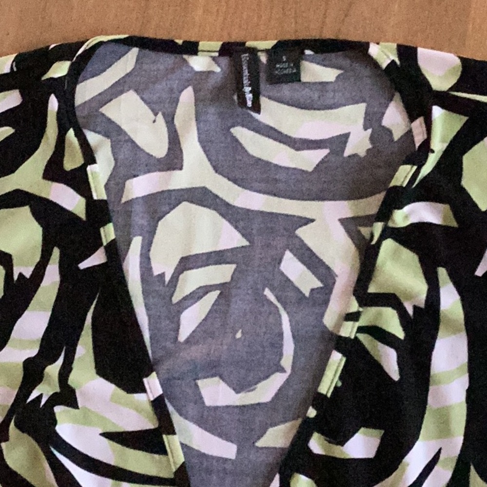 Green, white and Black Abstract Print top with tie at waist